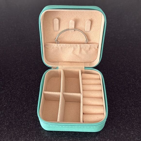 Jewelry Box & Bracelet Gift Set – 4 Leather Cases + 4 Sterling Silver Bracelets - Picture 7 of 8